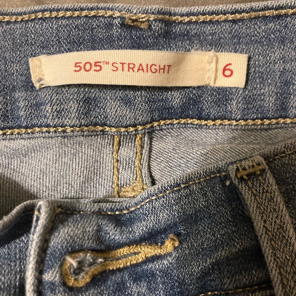 Women’s Levi’s jeans size 6